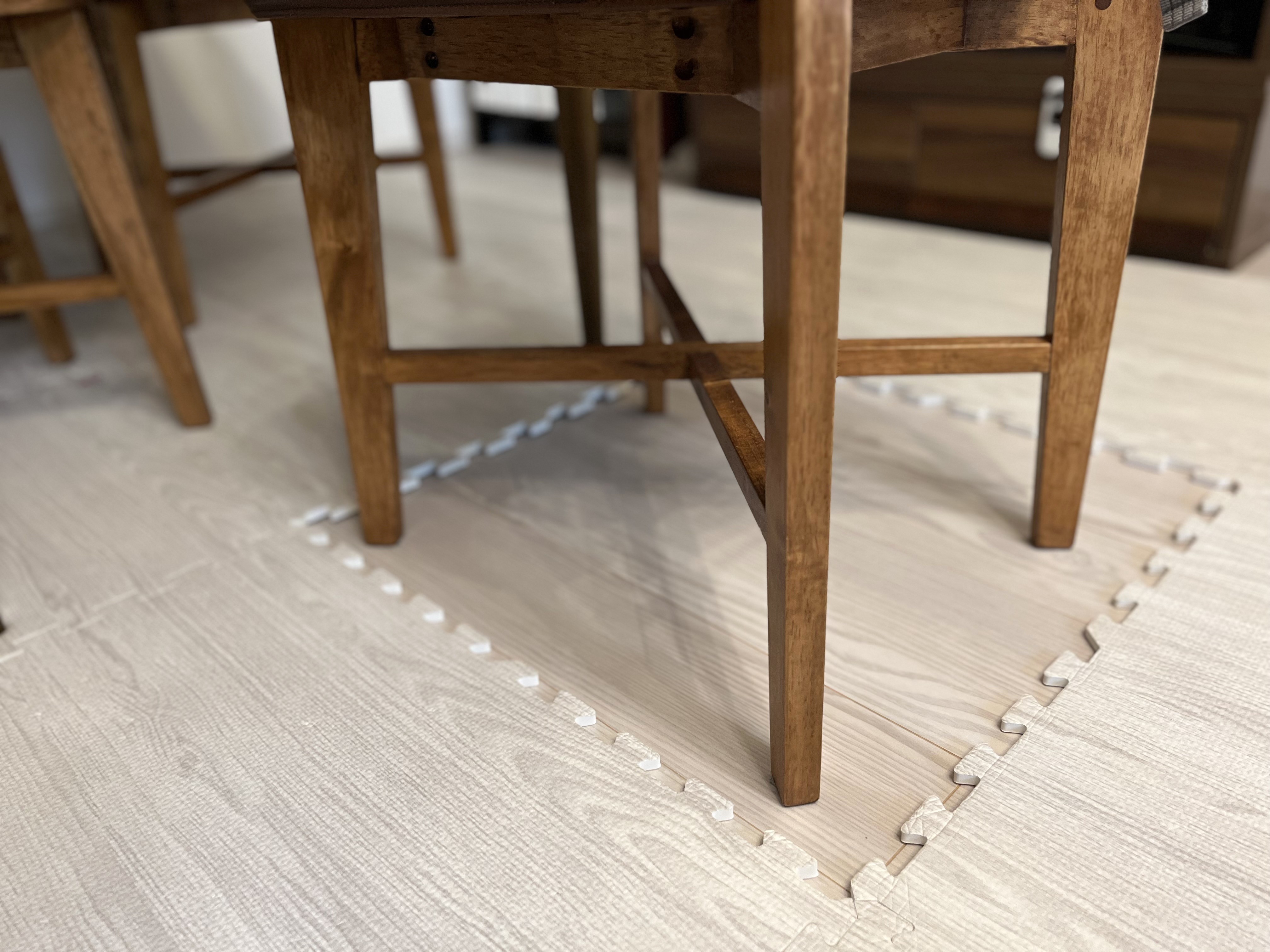 椅子を使う場所はマットを外して使用