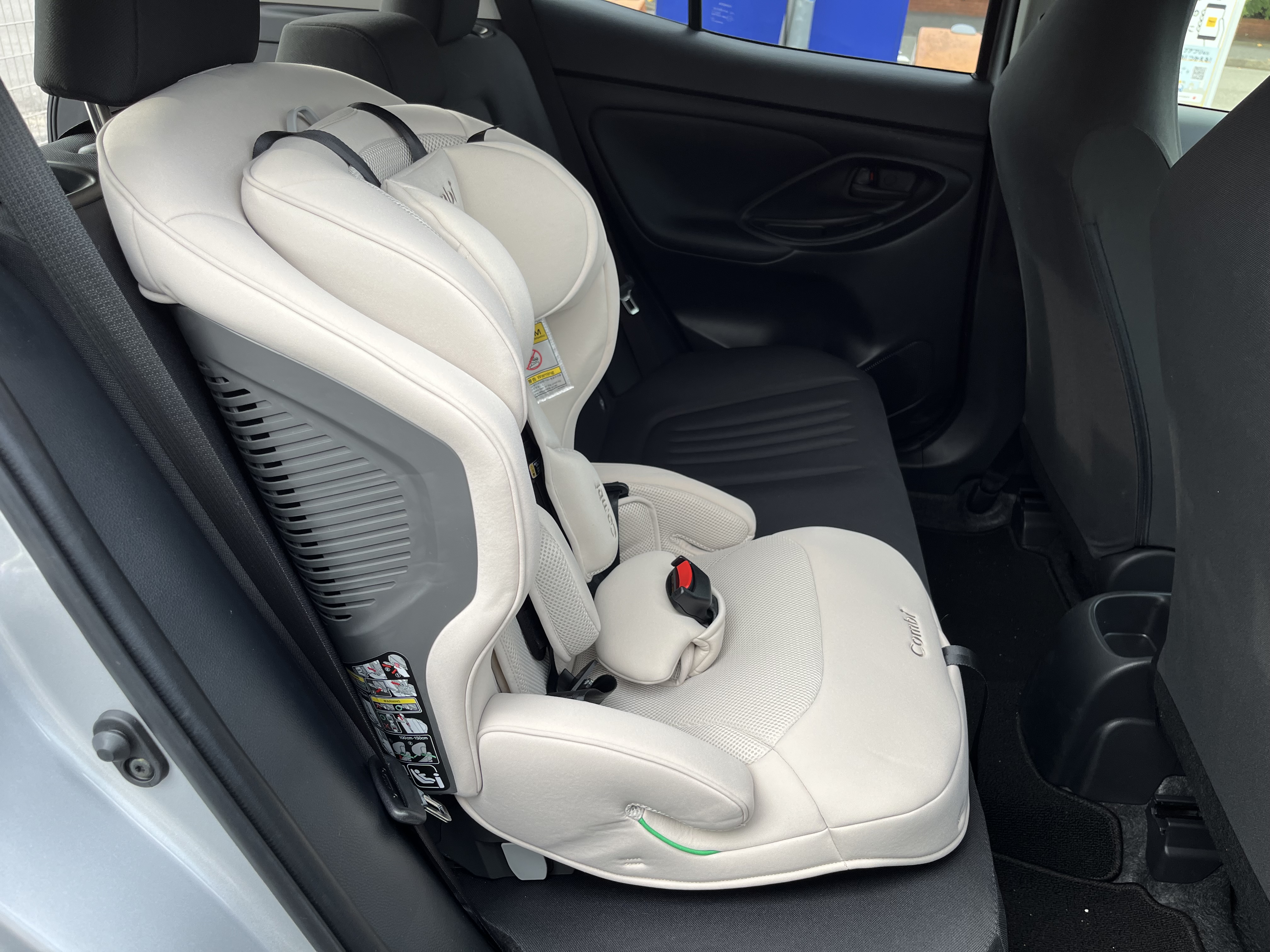 車に取り付けた様子