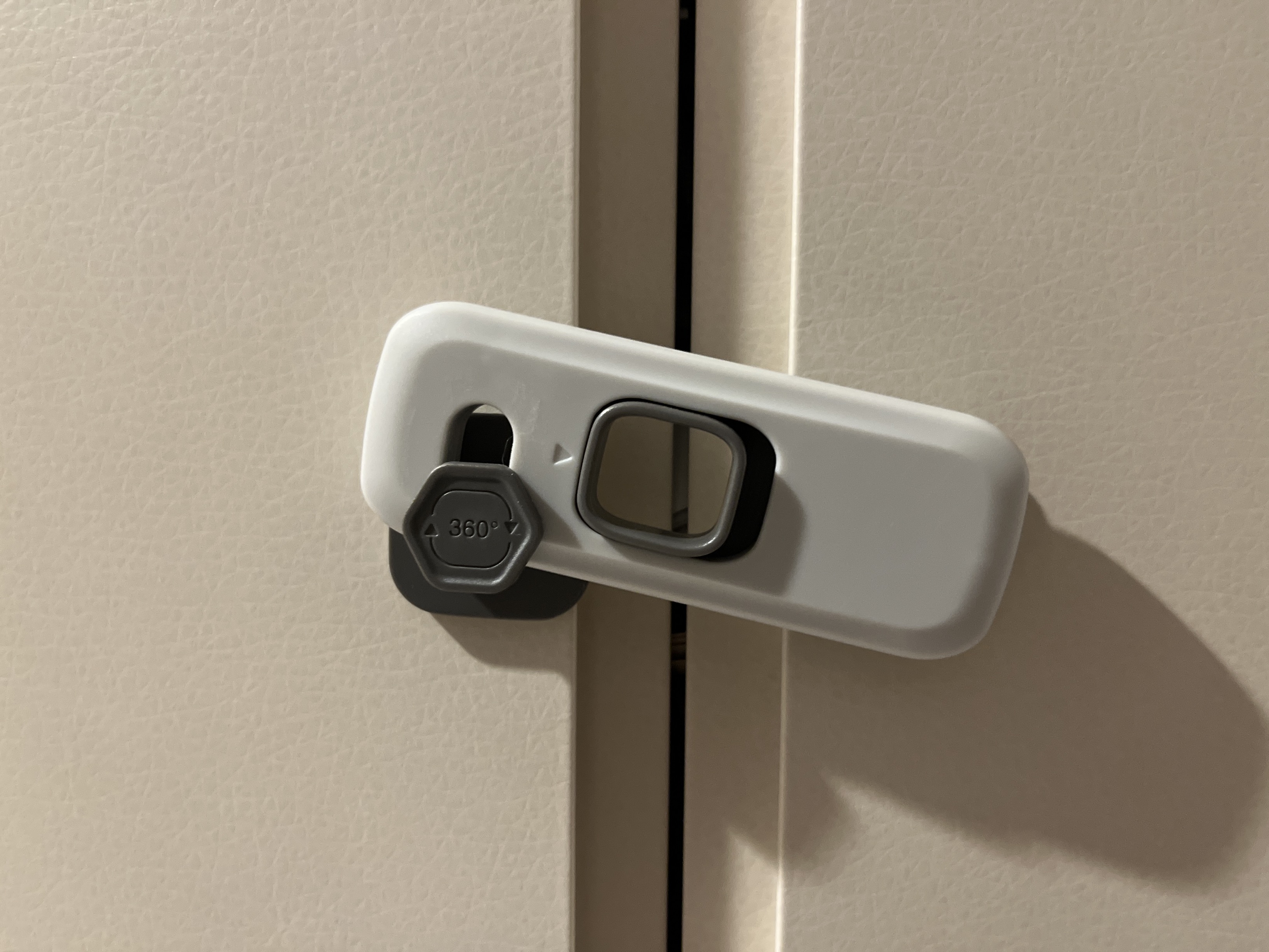 中央のつまみを押して上にさっと上げるだけで良いのが楽